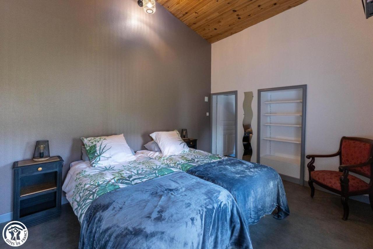 Chambre D'Hote De La Petite Toscane D'Auvergne Bed & Breakfast Isserteaux Exterior photo